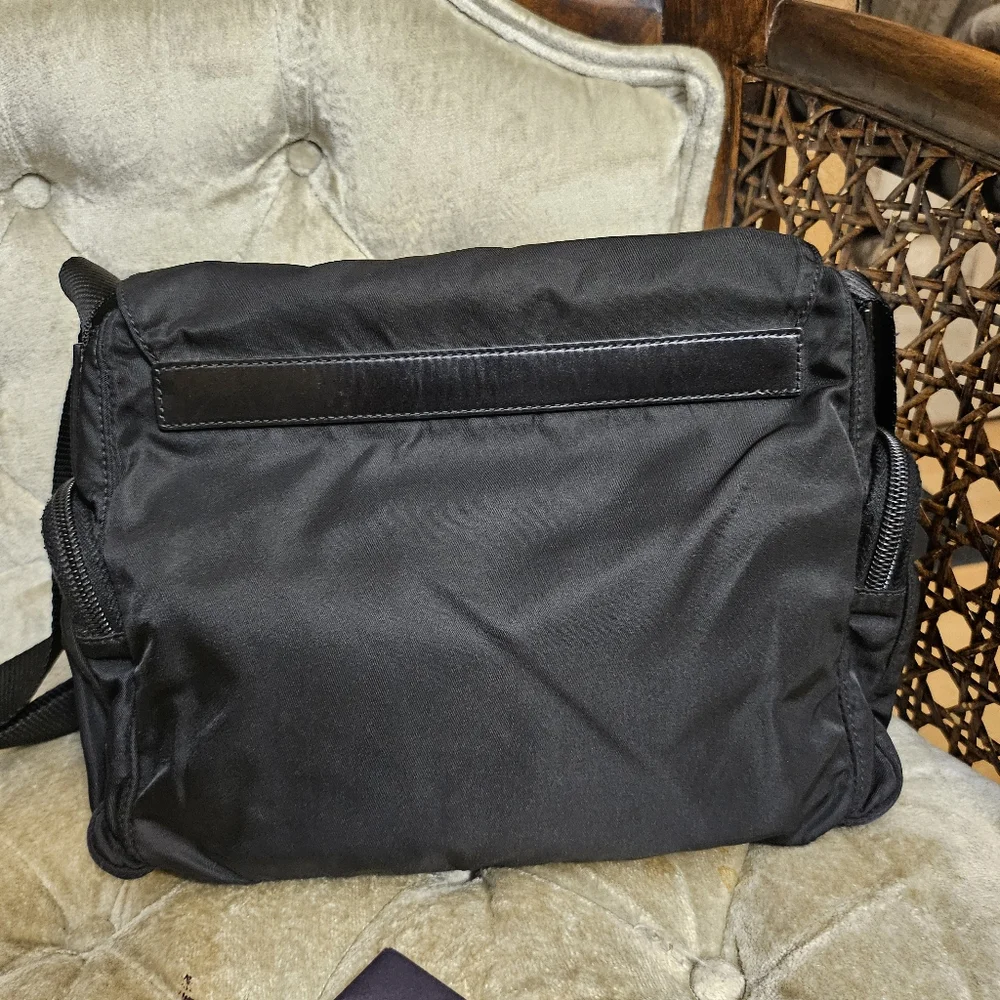 (SOLD)Authentic Prada nylon cargo / messnger bag - Picture 2 of 13